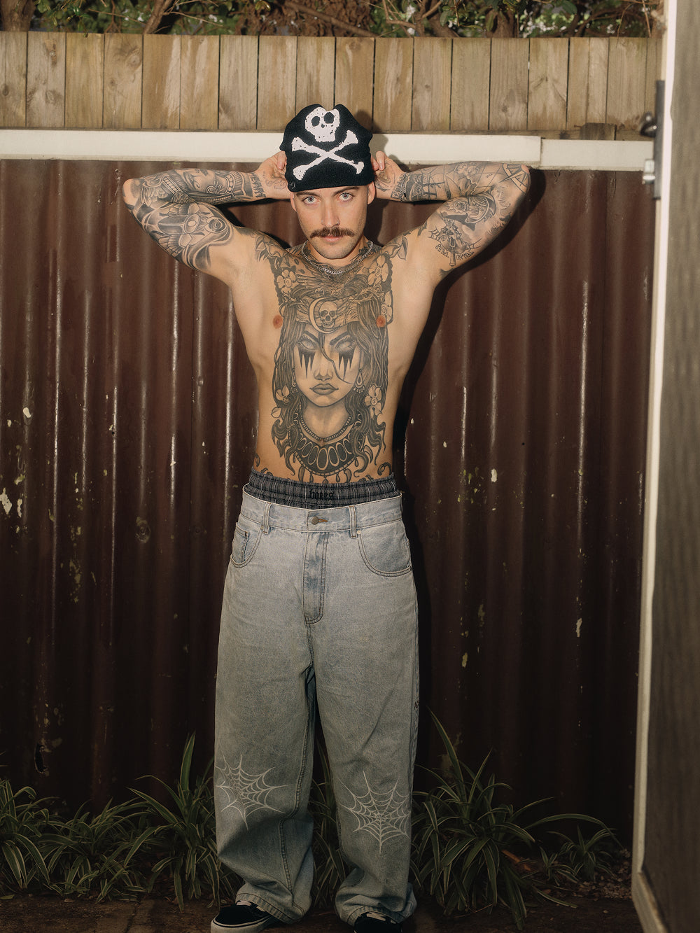 Bones Skully Beanie - Black/White